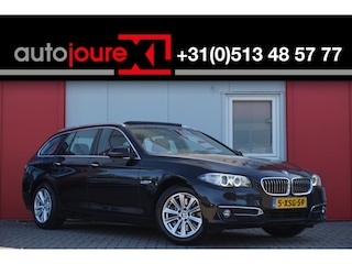 BMW 5-serie Touring 528i Luxury Edition | Origineel NL | Panoramadak | Camera | Leder | Cruise Control | Trekhaak | Navigatie |