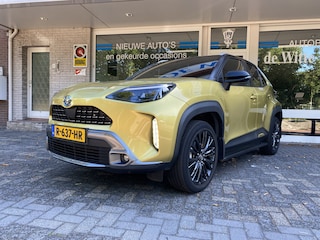 Toyota Yaris Cross ADVENTURE TWO TONE JBL PREMIUM AUDIO/ KEYLESSS ENTRY + START /LED VERL./DODEHOEKDETECTIE/ CLIMA CONTR./NAVI fULLMAP/ ACHTERUITRIJ CAMERA/CRUISE CONTR./VERW. VOORSTOELEN IN HOOGTE VERST.B./PARK. SENS. V+A/HEAD UP DISPLAY nieuwprijs €39.000
