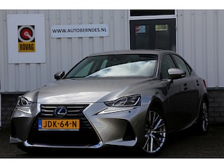 Lexus IS 300h Hybrid*Perfect Lexus Onderh.1ste Eig*Afn. Trekhaak/Half Leder/Stoelverw./Stuurverw./LED/DAB/Keyless Entry+Go/Camera/Parkeersens.V+A/18 inch LM*