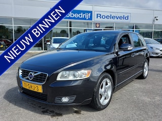 Volvo V50 2.0 16v 146pk Limited Edition | 2de Eigenaar + Dealer Onderhouden | Navi | Clima | Cruise | Bluetooth Carkit | Leder+Stoelverwarming | Licht+Regensensor | Pdc | 16''lm | Trekhaak