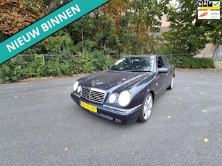 Mercedes-Benz E-klasse 230 Avantgarde NETTE AUTO RIJDT EN SCHAKELT GOED