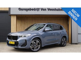 BMW X1 sDrive18i M-Sport Pano.Dak Elek.Trekhaak Head-up Shadow-Line 360-View 19inch LM Keyless Individual Kleur! *Complete X1*