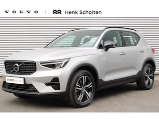 Volvo XC40 2.0 B4 Plus Dark | Verwarmde Stoelen+Stuurwiel | Semi- Elektrische Trekhaak | AppleCarplay / AndroidAuto | Keyless Entry/Start | Harman Kardon Premium Audio | Park Assist |