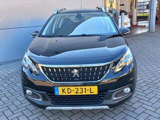 Peugeot 2008 1.2T 110pk Allure + extra's | Climate control | Navigatie | Panorama dak | Trekhaak (1250kg) | Lm velgen | Camera | Gripcontrol