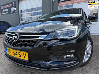 Opel Astra 1.4 Online Edition van 2de Eig met trekhaak en parkeersensoren en navigatie en carplay en airco