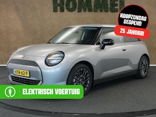 Mini Cooper E Essential 40.7 kWh - SOH 99,9% ! - ORIGINEEL NEDERLANDSE AUTO - 3-FASE - NAVIGATIE - PARKEERSENSOREN VOOR/ ACHTER - 17 INCH LICHT METALEN VELGEN - ARMSTEUN VOOR - CAMERA - NIEUW MODEL- GEWELDIGE RIJEIGENSCHAPPEN
