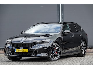 BMW 5-serie Touring 550E 490Pk Aut. | Plug in Hybride | X-Drive | Shadowline | M-Sport | 'M' Sportstoelen | Head Up Display | Panoramadak | Trekhaak | 21''