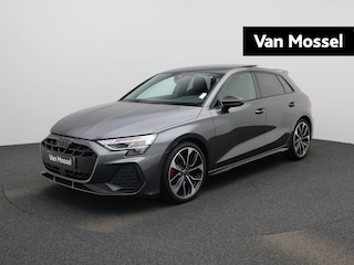 Audi A3 Sportback 35 TFSI S edition l MMI navigatie plus MMI touch l Glazen panoramadak l SONOS Premium 3D l Autom. airconditioning 3 zones l Stoelverwarming voorin l Apple Carplay / Android Auto l Achteruitrijcamera l Head-up display l Warmtewerend glas donker tint l Lichtpakket pro ambient light l Stylingpakket carbon l Trekhaak l Optiekpakket zwart plus l
