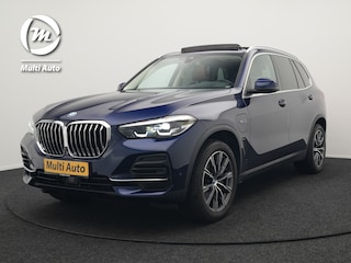 BMW X5 xDrive45e High Executive Plug In Hybrid 395pk Dealer O.H PHEV | Trekhaak Af Fabriek | Panodak | Head Up | Lederen Sportstoelen Memory & Verwarmd | Apple Carplay | Blis | Sfeerverlichting | Navigatie | Virtual | DAB |