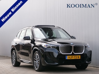 BMW iX1 eDrive20 67 kWh 304 Pk M-sport pakket Pano-dak / Trekhaak / DAB / Navi / Apple Carplay