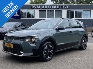 Kia Niro EV DynamicLine 64.8 kWh 1e Eigenaar | Originele NL Auto | Adaptieve Cruise Controle | Achteruitrijcamera | Navigatie | 3-fase | SOH 100% | Fabrieksgarantie tot 08-2029 | Rijklaar geleverd!
