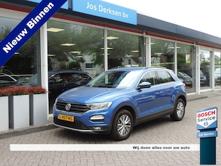 Volkswagen T-Roc 1.5 TSI Style - Camera | Stoel/stuurverw | Carplay | Trekhaak