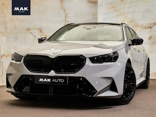 BMW 5-serie Touring V8 M Hybrid, Ultimate Package, pano, tr.haak, 21", alcantara, ceramic, B&W, stl.ventilatie, memory, adap-LED, carbon, leder, keyless, privacy
