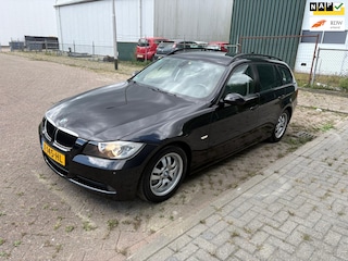 BMW 3-serie Touring 320i 1e Eigenaar Pano/Schuif/Kanteldak Cruise Airco Pdc Voor En Achter Navi Stoelverwarming Mist lampen BomVol