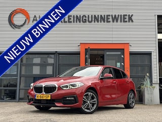 BMW 118i Executive Sportline / Schuifkanteldak / Harman Kardon Audio / Camera / Stoel en Stuurverwarming /