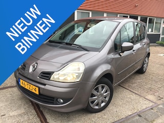 Renault Modus 1.6-16V Night & Day Automaat | Airco | Cruise Controle | Half Leder/Half stof bekleding | Parkeer sensoren achter | Radio/CD | Weinig kilometers ! | NAP | Rijklaar | Hoge zit en Hoge instap |