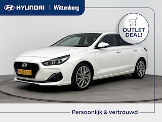 Hyundai i30 FASTBACK 1.4 T-GDI PREMIUM | OUTLET DEAL!!! | NAVI | CLIMA | CRUISE | CAMERA | 16'' LM VELGEN | PRIVACY GLASS | AUTOMAAT |