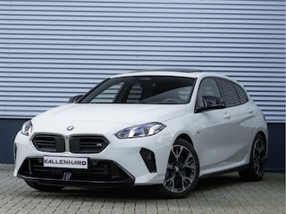 BMW M135 xDrive - Pano - Trekhaak - Head-Up - Harman Kadon - Driving Ass