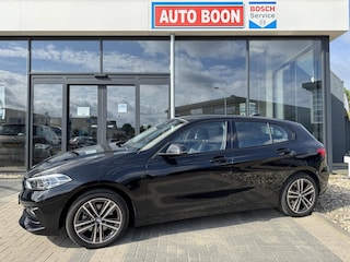 BMW 118i 136PK M-SPORTLINE APPCARPLAY/LED/NAVI/ D-COCKPIT/2XPDC/S&S/CLIMA/MEDIA/BTA - 1E.EIG - NL AUTO - KM=NAP -