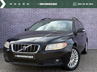 Volvo V70 2.5T Momentum | Young timer! | Stoelverwarming | Trekhaak | Leder | elektrisch bedienbare achterklep | 6 CD wisselaar |
