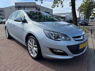 Opel Astra 1.4 Turbo 140pk 5deurs Sport + 133.000km Airco/ECC,Navigatie,Camera,Xenon