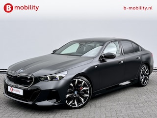 BMW i5 M60 xDrive M Sportpakket Pro Nw.prijs €135.592,- Trekhaak | Glazen Panoramadak | Driving Assistant Prof. | Parking Assistant prof. | Bowers & Wilkins Sound System