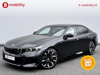 BMW i5 M60 xDrive M Sportpakket Pro Nw.prijs €135.592,- Trekhaak | Glazen Panoramadak | Driving Assistant Prof. | Parking Assistant prof. | Bowers & Wilkins Sound System