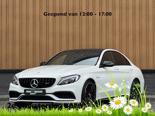 Mercedes-Benz C-klasse AMG 63 | 19" Lichtmetaal | Camera | LED | Leder | Cruise Control | Airconditioning | Parkeersensoren | Bluetooth | Elektrische Stoelen |