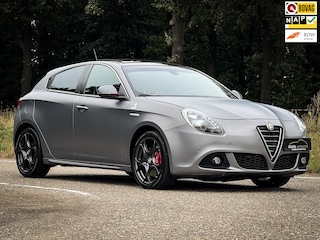 Alfa Romeo Giulietta 1.7 TBi Quadrifoglio Verde | Matt grijs | Bose | Panorama | Leder / alcantara | Navi | Clima | Cruise |