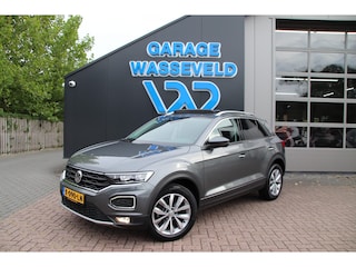Volkswagen T-Roc 1.5 TSI 150pk Trekhaak/ALL SEASON/schuif/kantel/Carplay