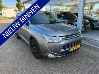 Mitsubishi Outlander 2.0 PHEV Instyle+ | 2e eigenaar | Automaat | Panoramadak | Airco | Achteruitrijcamera | Navigatie | Trekhaak | Cruise control | APK tot 27-02-2026 | NAP |