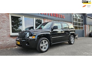 Jeep Patriot 2.4 Sport Adventure Trekhaak! 4WD! Airco! NAP! Schuif/Kanteldak! 170PK!