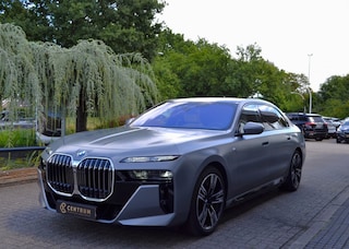 BMW 750e xDrive M-Sport - TV Achter - Vol