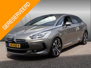 Citroën DS5 1.6 THP So Chic AUTOMAAT| PANORAMADAK| LEDER SPORT INTERIEUR| NAVIGATIE| CAMERA| AIRCO/ECC| CRUISECONTROL| PARKEERSENSOREN| LM-VELGEN| XENON/LED|