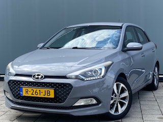 Hyundai i20 BWJ 12-2014 | 1.2 HP 85PK i-Motion Comfort NW MODEL | CLIMA | CRUISE | TREKHAAK | STOELVERWARMING | PDC | VERW STUURWIEL