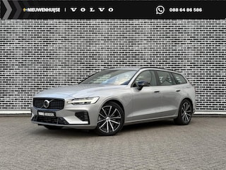 Volvo V60 2.0 T6 Plug-in hybrid AWD Plus Dark | Harman Kardon Audio | Trekhaak | Stoel- / Stuurverwarming Voor + Achter | 360 Camera | Adaptive Cruise | Long Range | Google | Carplay | Dodehoekdetectie