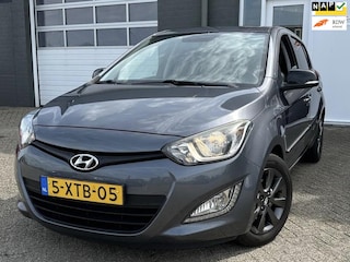 Hyundai i20 1.2i Go! Plus 5 drs met navigatie en bluetooth en airco en parkeersensoren