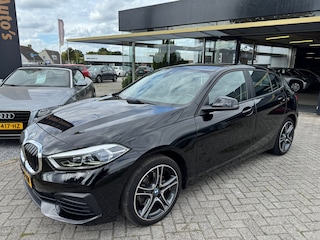 BMW 118i High Executive|Navi|Carplay|Stoelverwarm|LED