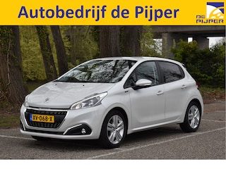 Peugeot 208 1.2 PureTech Signature NL-Auto, Parkeersensoren achter, Led verlichting, Apple/Android, Bluetooth Telefonie en Audio, Cruise Control, LM Velgen, Boekjes en NAP pas aanwezig.
