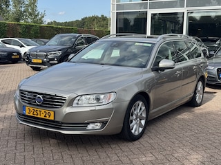 Volvo V70 2.0 D4 Summum / Schuifdak / Leder / Standverwarming / 17'' / Navigatie / Parkeerhulp V+A / Stoelverwarming / Cruise Control
