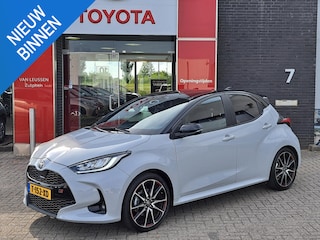 Toyota Yaris 1.5 Hybrid GR Sport TREKHAAK AFNEEMBAAR SPORTSTOELEN NAVIGATIE APPLE & ANDROID