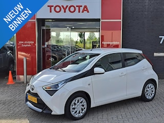 Toyota Aygo 1.0 VVT-i x-play limited APPLE & ANDROID SPRAAKBESTURING PARKEERCAMERA DEALERONDERHOUDEN