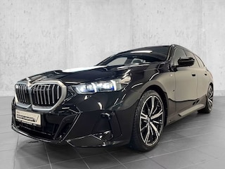 BMW 5-serie Touring 520dA M-SPORT ** LED, NAVi+, HuD, PANORAMA, 20-inch LMV, DRIV. ASS+ ** 1e EIG - Ex BMW AG - UNFALLFREI ** ** INFORMEER OOK NAAR ONZE AANTREKKELIJKE FINANCIAL-LEASE TARIEVEN **