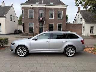 Skoda Octavia Combi 1.5 TSI Greentech Ambition Business LEER EERSTE EIGENAAR DAELER ONDERHOUDEN
