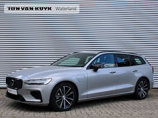 Volvo V60 2.0 T6 Plug-in hybrid AWD Plus Dark Automaat / Trekhaak / Sportstoelen / 360* camera / Verwarmd voorruit