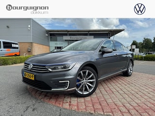 Volkswagen Passat 1.4 TSI GTE Connected Series | Trekhaak | LED | A.cam |