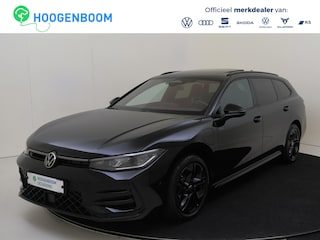 Volkswagen Passat Variant 1.5 eHybrid R-Line Edition | Panoramadak | Trekhaak | Head-up display | Parkeerasisstent | Dodehoek detectie | 360 camera | Black style | Stoelverwarming voor en achter |