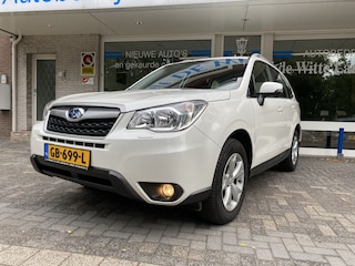 Subaru Forester 2.0 Luxury NEDERLANDS DEALER GELEVERD 1/E EIGENAAR. Stoelverwarming/Lederen bekleding met lederen pook en stuur/Cruise controle/Climate controle/Achteruitr. camera/Start stop syst./Multifunct. stuur/Elektr. verst.b. verw. spiegels/Mistlampen v