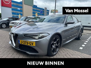 Alfa Romeo Giulia 2.2 Super 180pk | Navigatie | Camera | Parkersensoren | Schuifdak | Xenon | Veloce Lederen Interieur | LMV 19"|