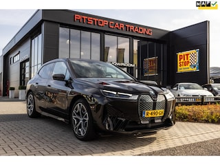 BMW iX XDrive40 High Executive 77 kWh, Sky Lounge, Trekhaak, Nieuwstaat!